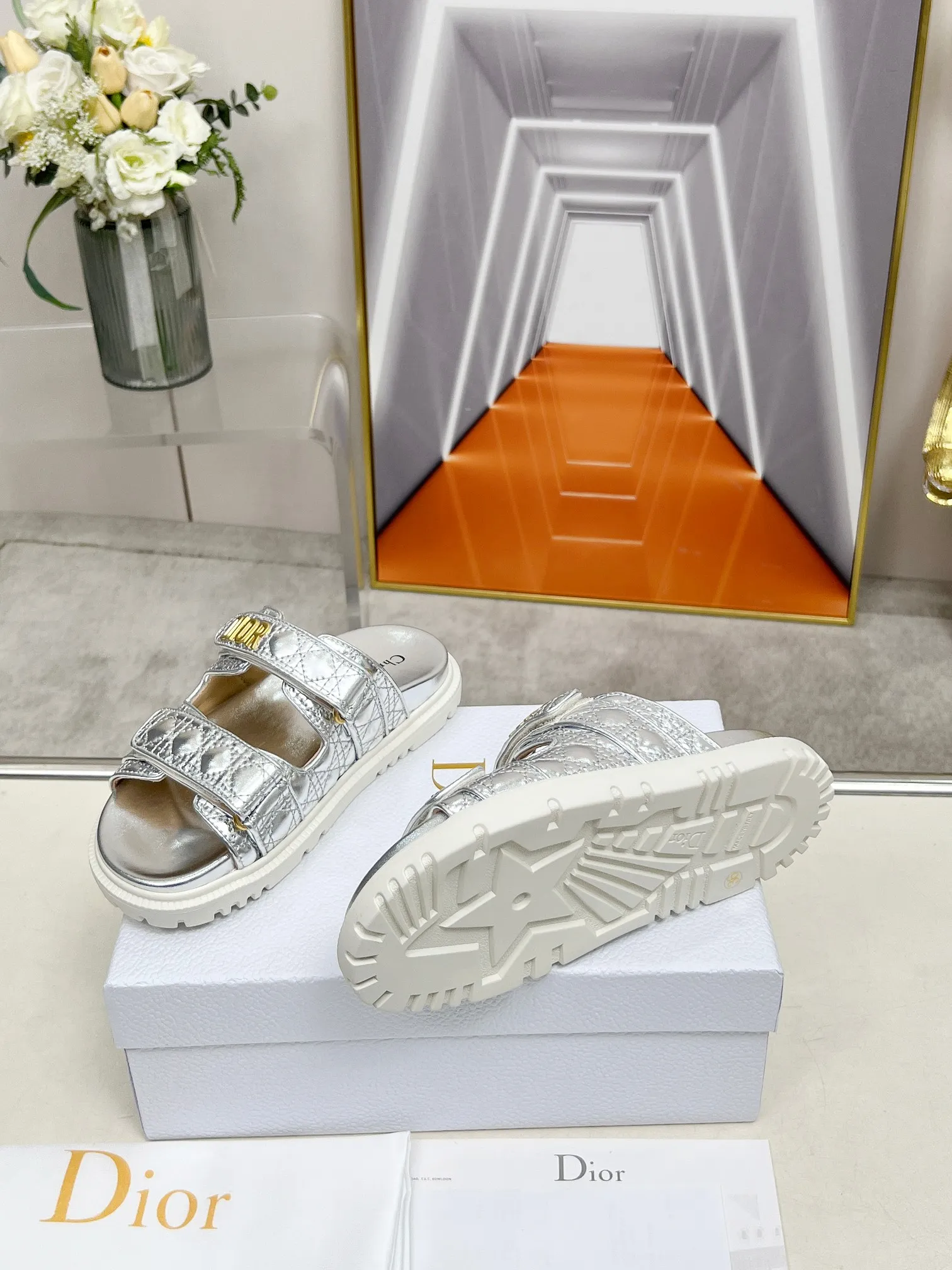 👟👟Ex-factory price 500👟👟Dior👏👏new classic style. 🔥Purchasing-level qualityThe most popular thick-soled sandals in foreign counters. Upper➕Inside: original customized material, original mold opening of sole 1.1 (lightweight, code number 35-40 (41/42 can be customized)